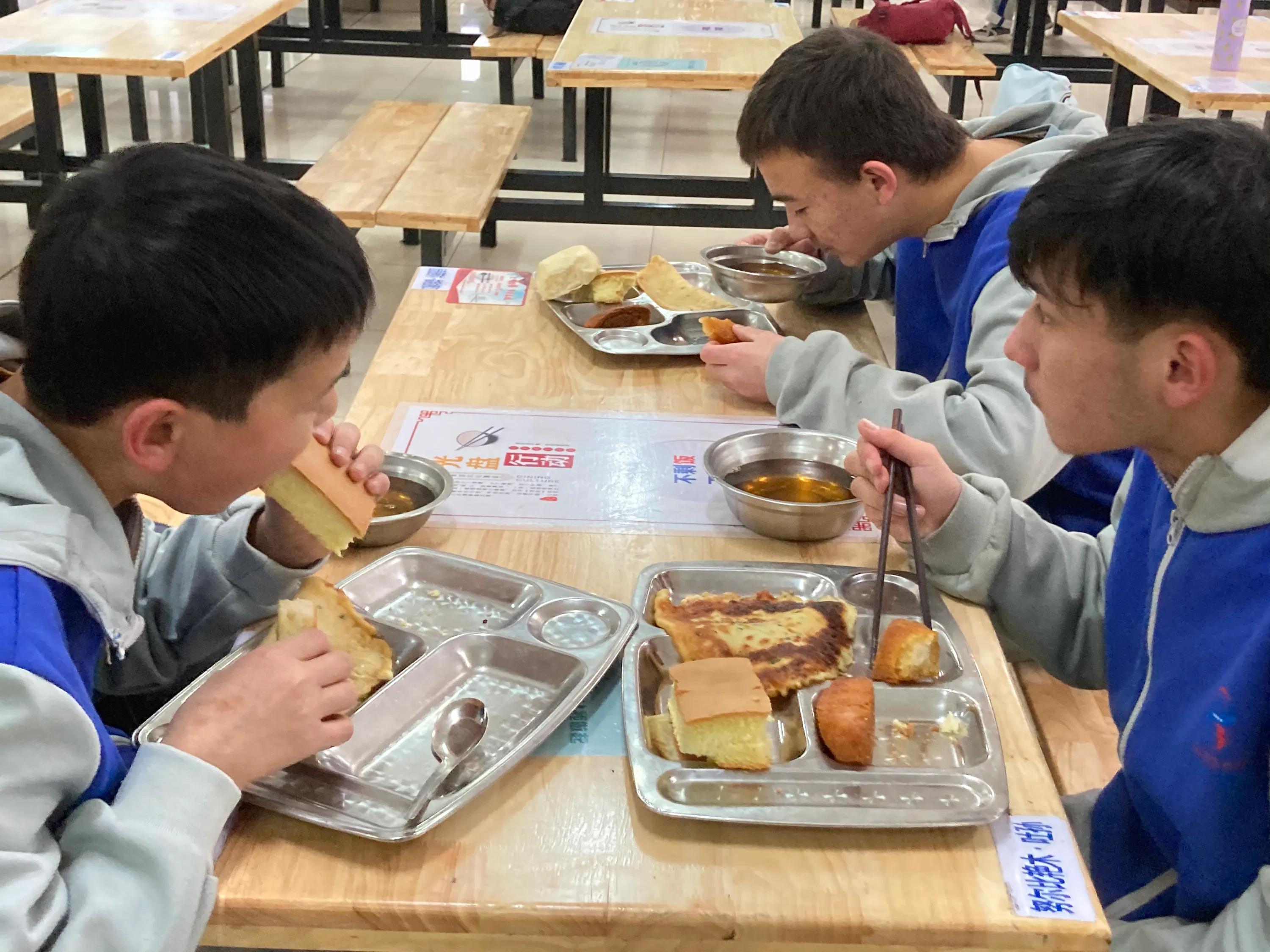 No.166（01-31）跑操全到状态好 阅读讲解善思考