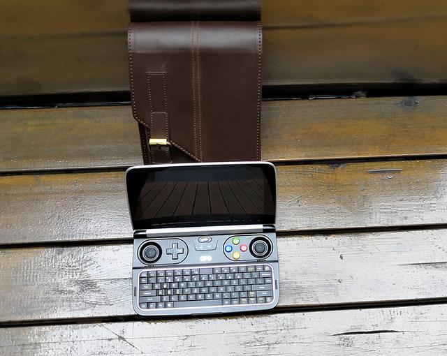 如何实现躺着玩电脑,怎么躺在床上玩pc