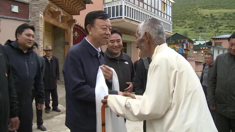 「情系车巴沟话谈百姓事」俞成辉深入卓尼县尼巴镇调研指导工作