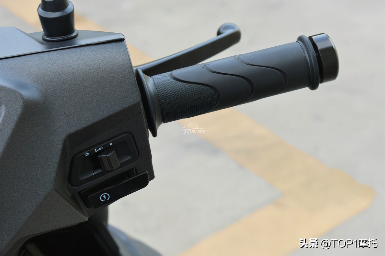 新大洲本田裂行125质量好吗,没abs的125安全吗