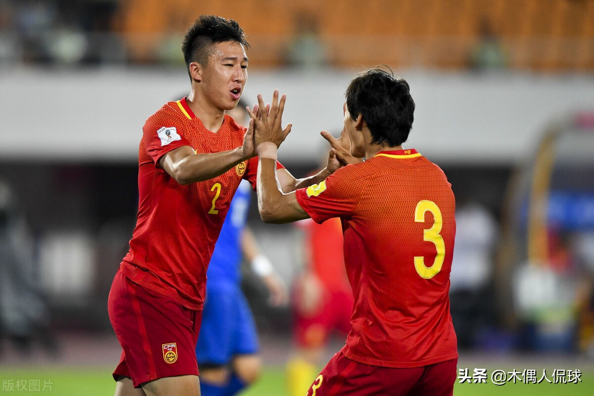 李铁续约，国足12强赛阵容大换血？5归化唱主角，89黄金一代淡出