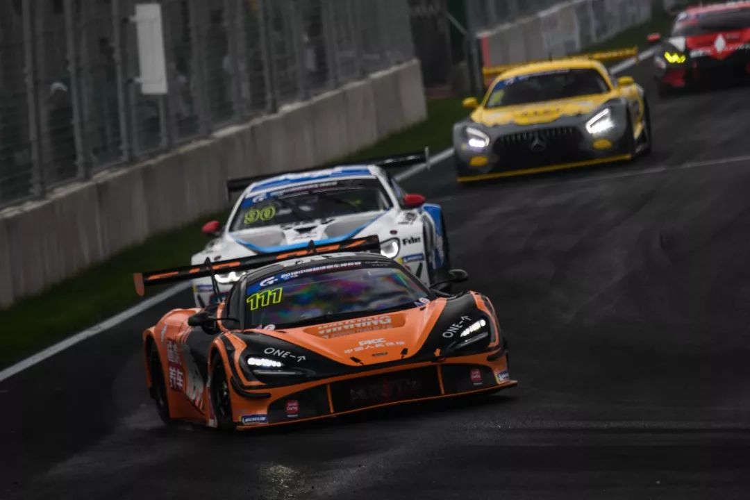 钢铁赛道雨中热战·ChinaGT上演秦皇岛首轮超跑对决