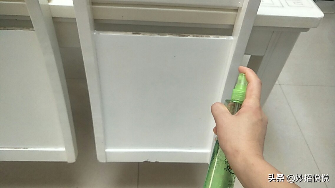 洗凳子上面的污垢用什么洗,凳子很脏怎么洗白一点