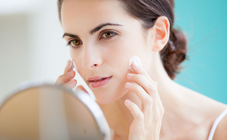 四十岁女人护肤品使用顺序,套装护肤品怎么使用顺序图