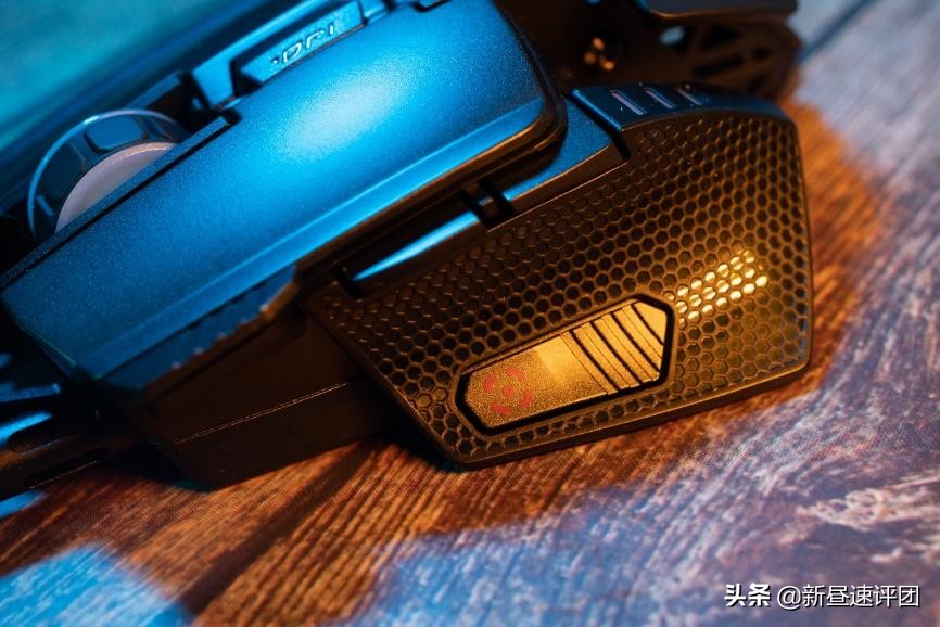 PMW3389加持，模块化设计鼠标骨伽700MEVO评测