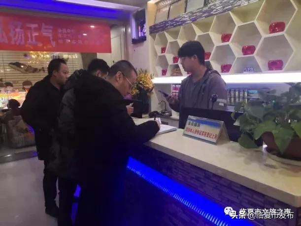 临夏市卫健系统、交通运输局、文旅行业、工商联等部门及时开展应对和防范新型冠状病毒感染的肺炎防控工作