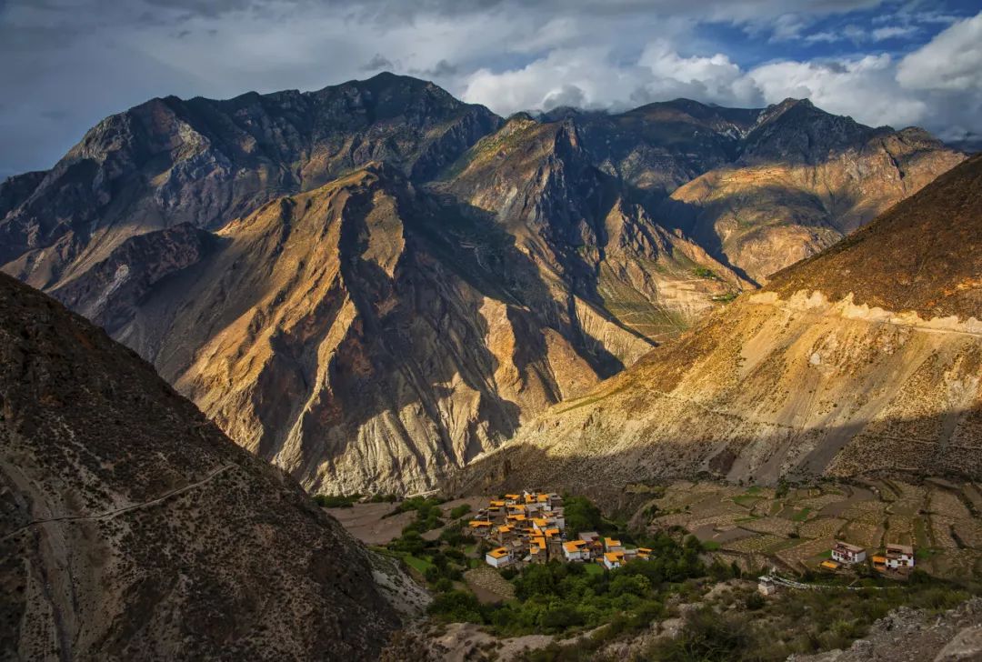 情歌故乡，格萨尔王故里，不去*藏西**就去梦中的香巴拉