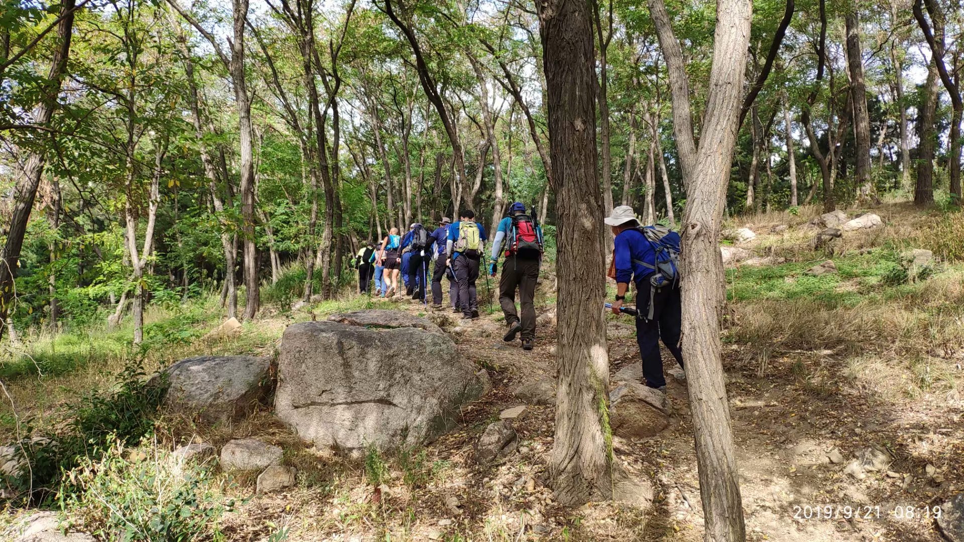 远征三晋凯旋还，飓风众人把酒欢