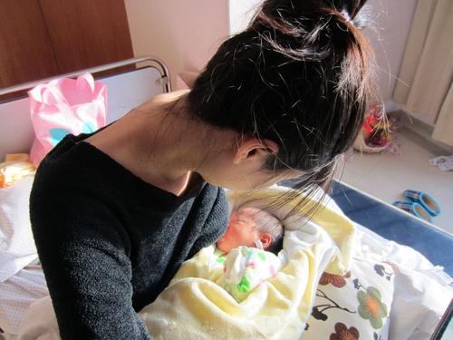 年轻妈妈顺产剖腹产亲身经历,顺产or剖腹产的感受