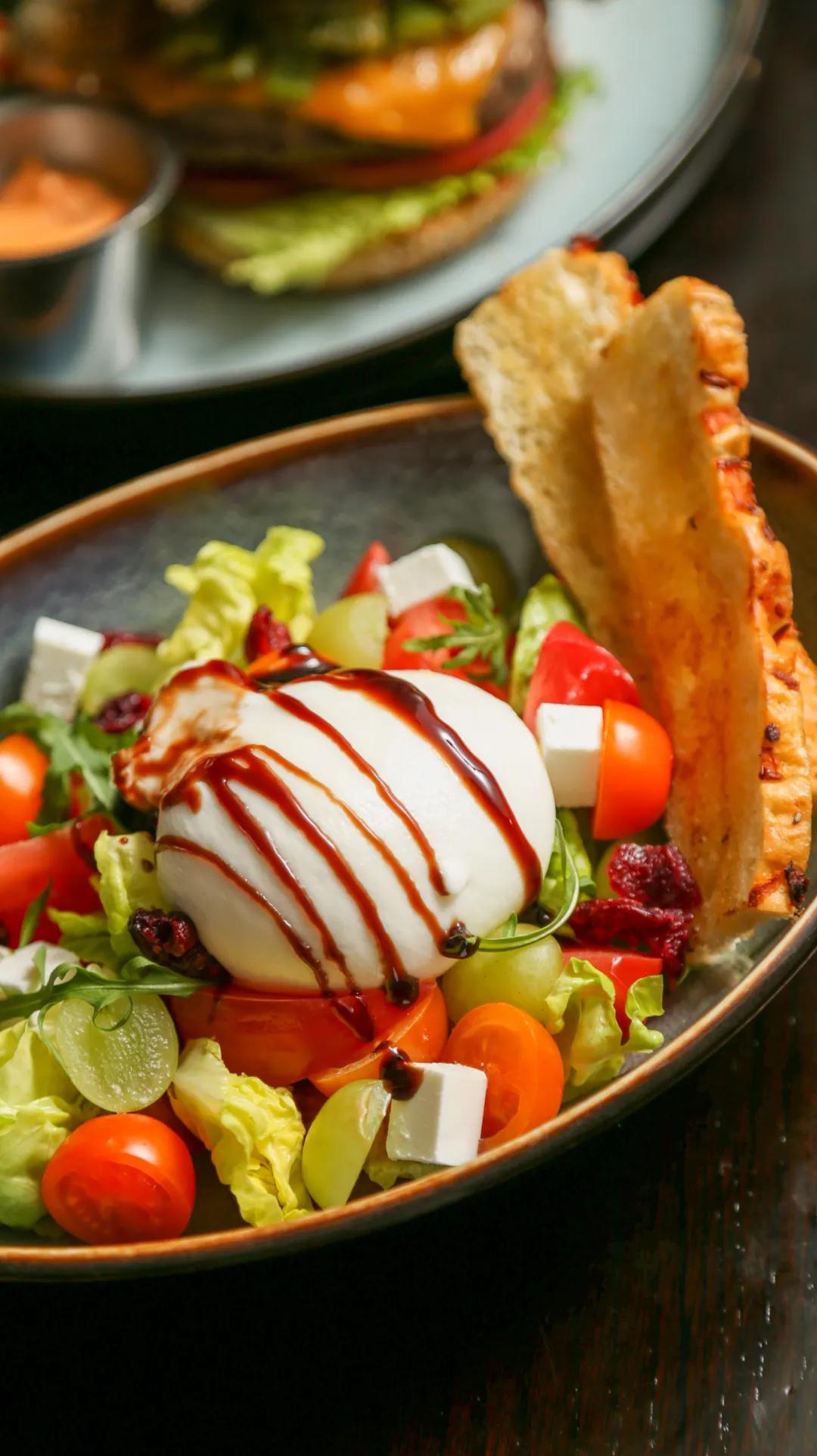 没想到,我竟被1个汉堡电到了……