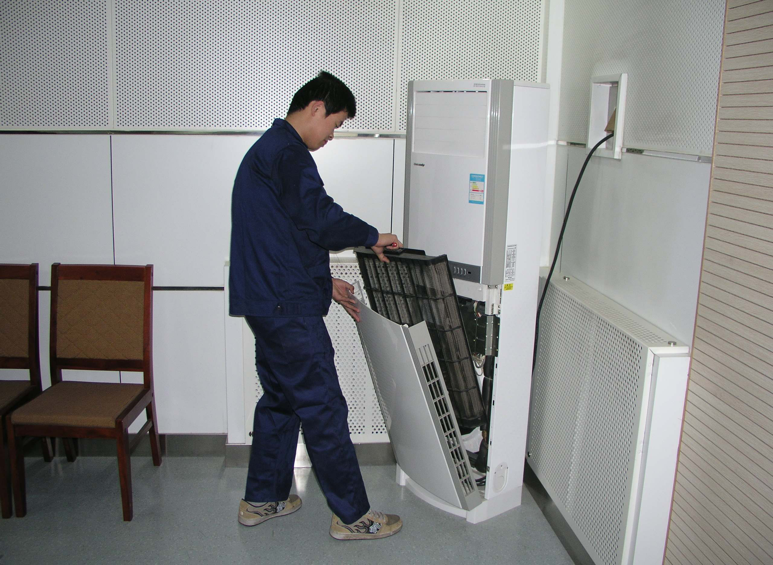 柜机空调圆柱形和方形哪个好看,柜机空调是方形的好还是圆形的好