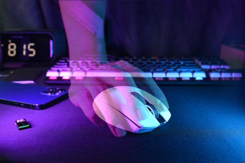 颜值高、还能打、抓着还舒服-雷蛇八岐大蛇V2游戏鼠标