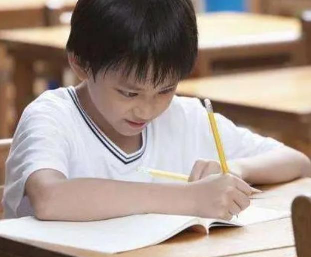 孩子骄傲自大怎么调整自己,面对骄傲自大的孩子怎么引导