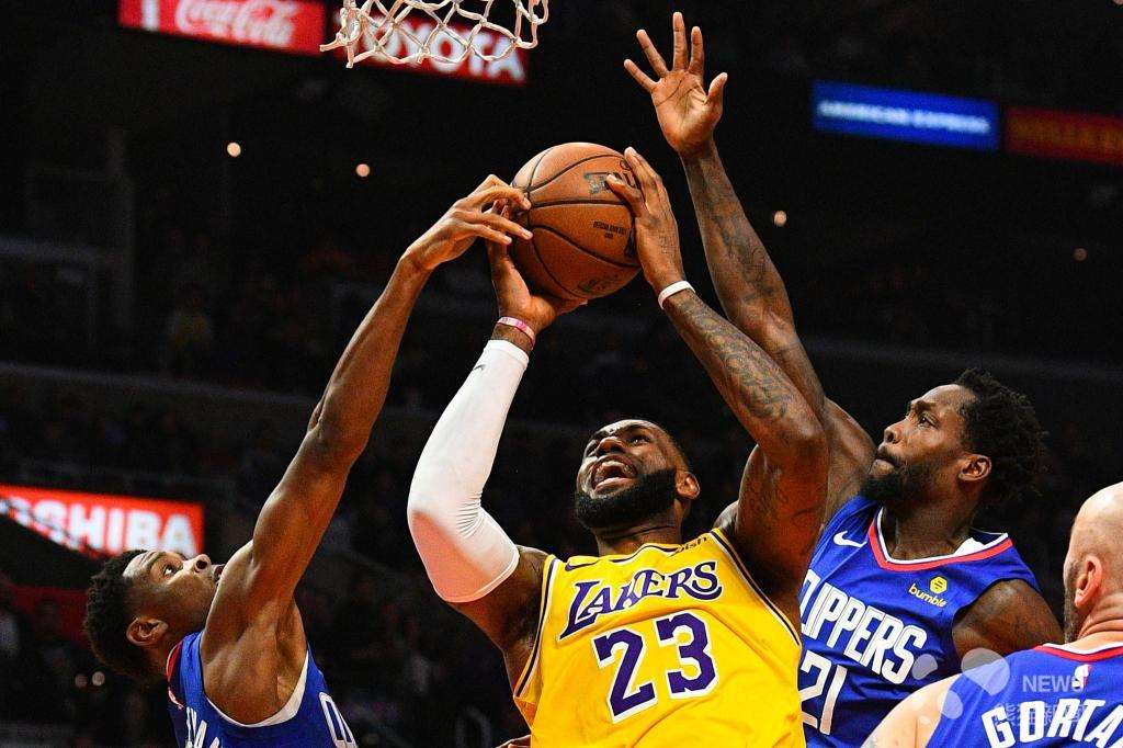 1个问题被问2次詹姆斯答案截然不同出尔反尔却被赞：情商真高