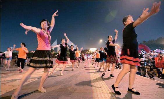 狗狗太胆小怎么办晚上叫不停,怎么纠正狗狗的胆小习惯