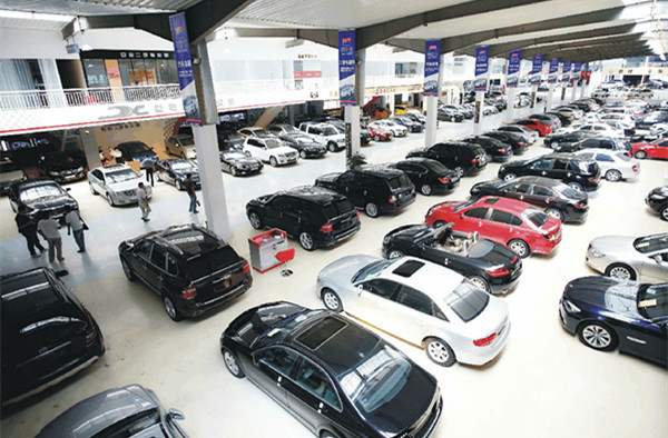 二手车市场买车怎么才不被坑,买二手车找专业人士验车不会被坑