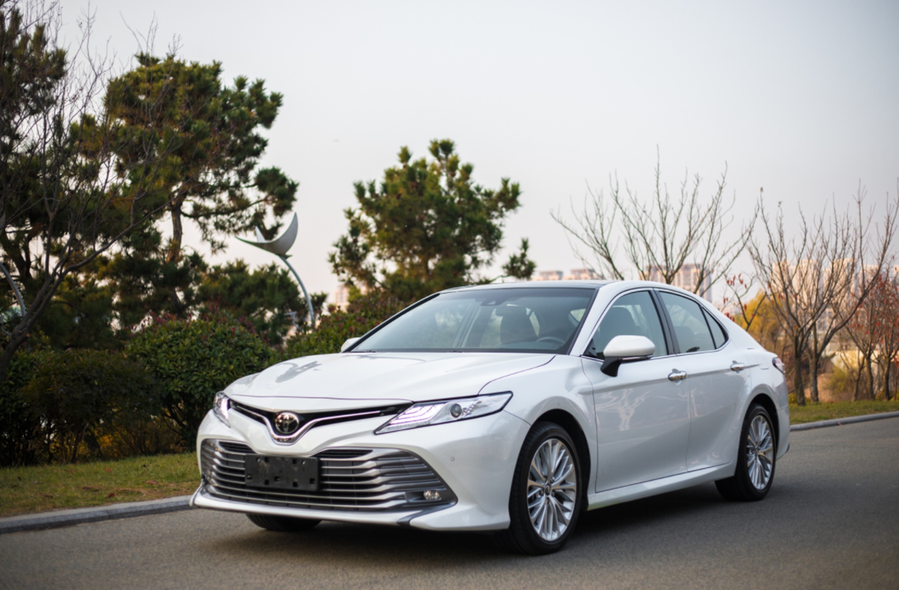 国内动辄六七十万的霸道，在俄罗斯卖多少钱？当地人：还没哈弗贵