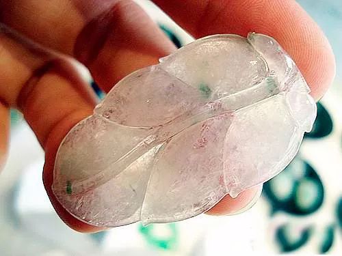 翡翠糯化种分种老和种嫩吗,翡翠原石皮壳怎么分老种嫩种