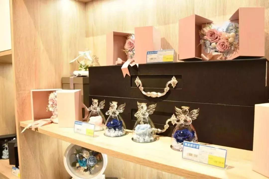 爽到家!买买买!今天,济南又一消费购物的打卡圣地开业啦!地上四层,总建筑面积约4500㎡