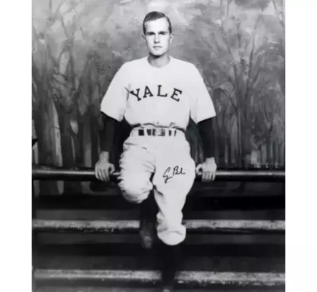 美国老布什总统逝世葬礼,美国前总统老布什跳伞