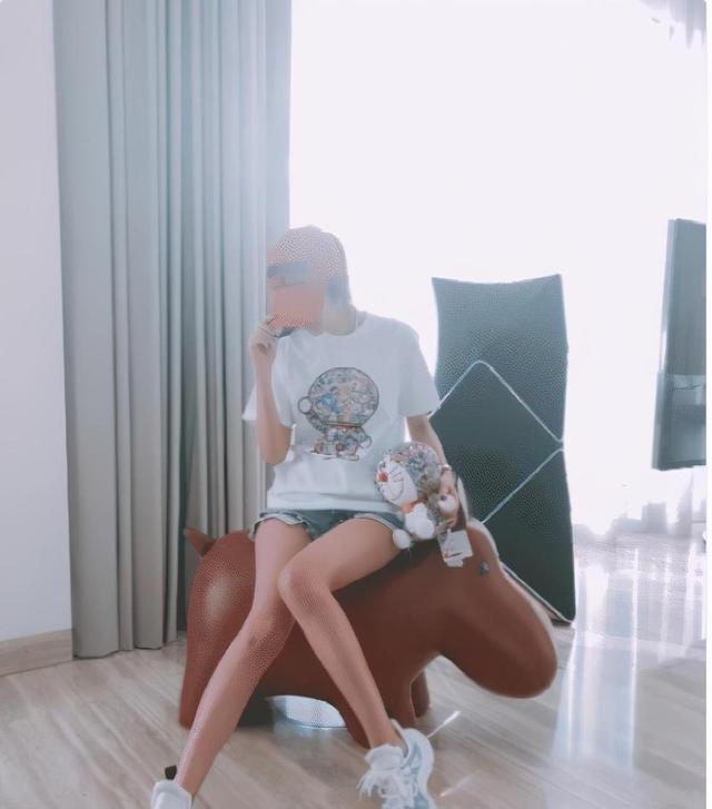 安以轩生二胎晒幸福，家中豪宅大气又精致，嫁富商老公婚后受宠