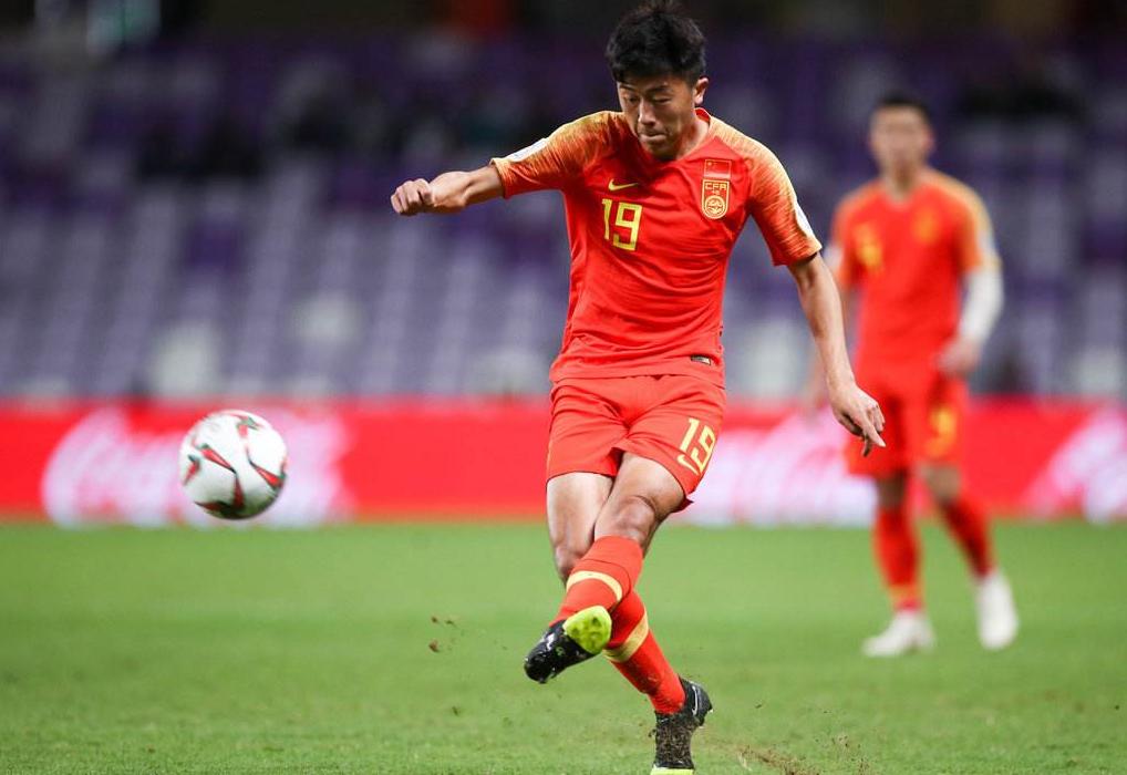 鲁能小将传球成功率96%+“油炸丸子”过人,他会是国足的希望吗?