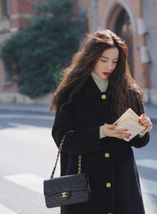 驼色灰色黑色呢大衣哪个更显白,大衣很显白的五个颜色你都了解嘛