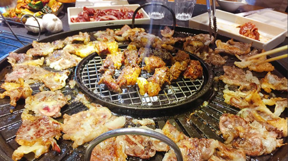 吹着空调吃烤肉空调有味道,吹着空调吃着烤肉