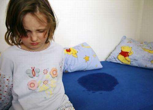 7岁大的孩子尿床应该怎么对待,孩子七岁了还尿床是不是肾不好