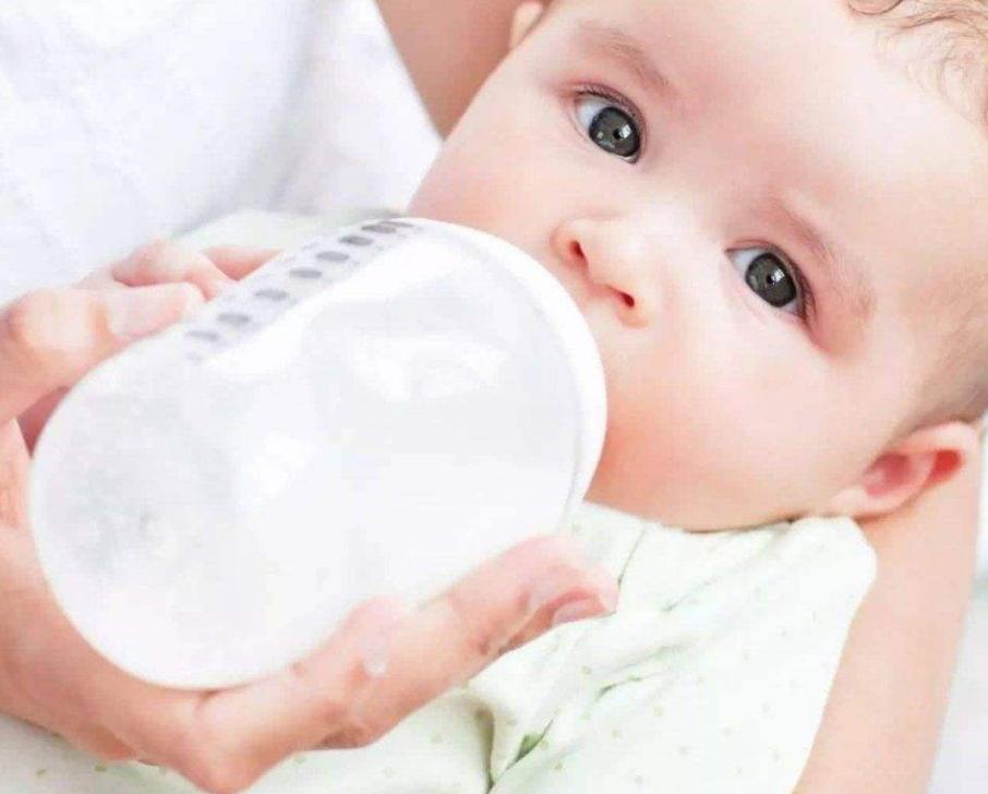 小孩喝奶为啥每次都喜欢剩一点,小孩每次喝奶喝太少