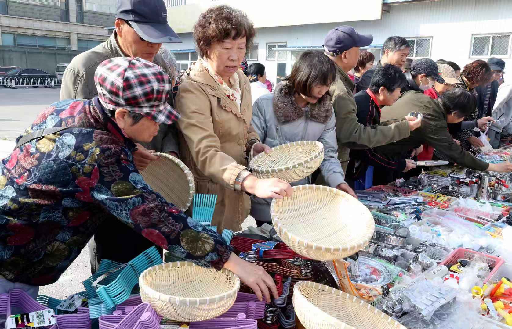 顺义这个地方热闹了,物美价廉好货全来了,有保暖内衣还能以旧换新