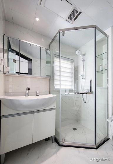 白色的玻璃胶发霉什么原因,家里的玻璃胶发霉怎么办