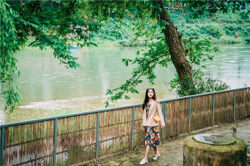 贵州旅游被带去银饰非遗传承馆,贵州千户苗寨银饰一条街