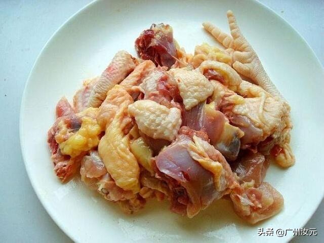 坐月子怎样炖鸡汤下奶,怎样炖鸡汤好喝营养又补气血