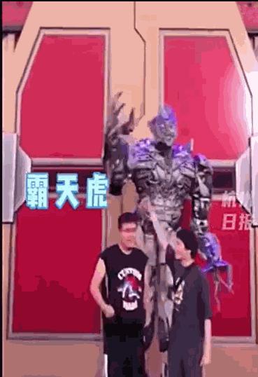 威震天得知自己被举报,威震天被举报外国人评论