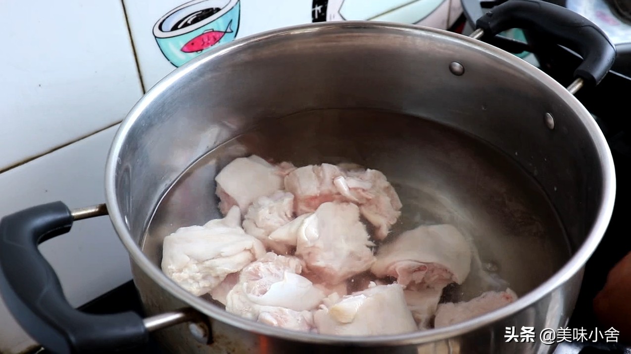 猪蹄这样做太好吃了，Q弹软烂入味，酱香十足，女人多吃对身体好