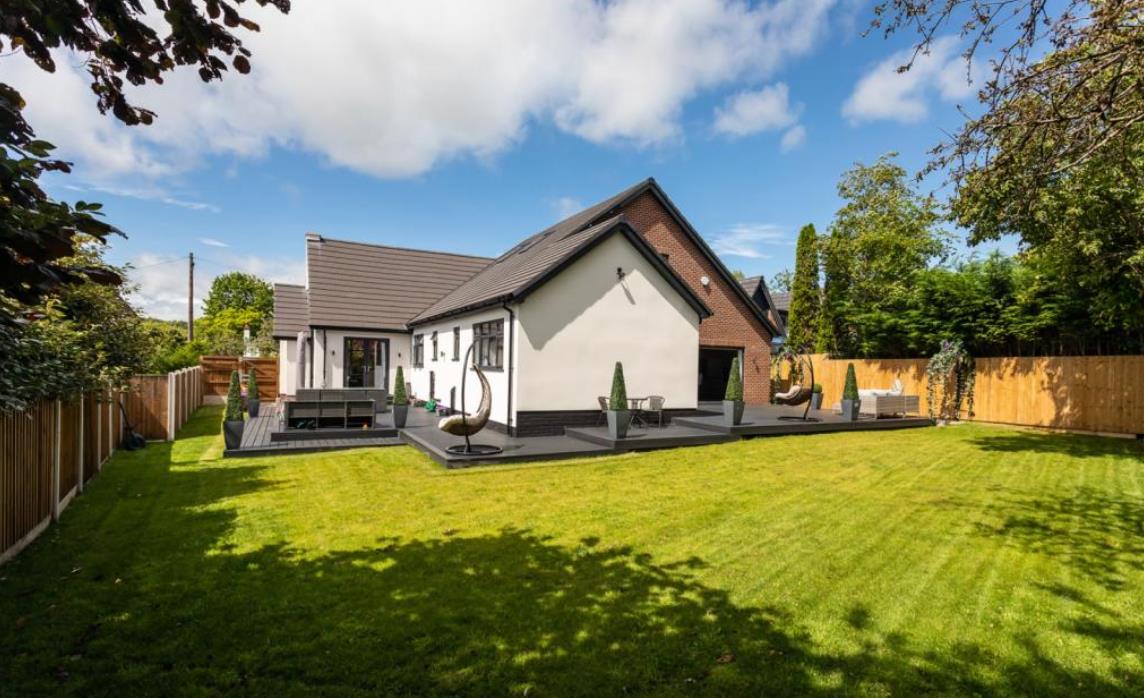 在英国100人民币能买到什么,100万英镑在英国能买什么房子