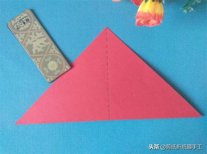 五瓣花窗花的剪纸过程,剪纸教程五瓣心形窗花的剪纸方法