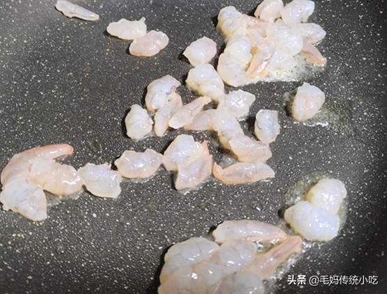 隔夜饭硬怎么炒,比较软的隔夜饭怎么炒好