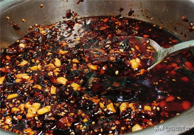香辣香菇酱纯手工熬制,香菇酱的制作方法厨师秀