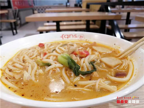 我说这是*安泰**一所大学里的餐厅，你信吗？