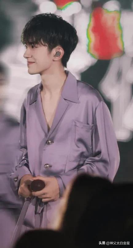 易烊千玺肖战谁帅,易烊千玺超帅高清视频