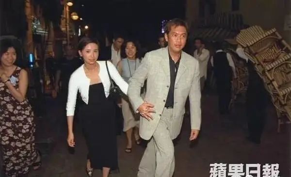 26岁嫁入豪门，与张国荣、刘德华传绯闻，24年后丈夫猝死枕边