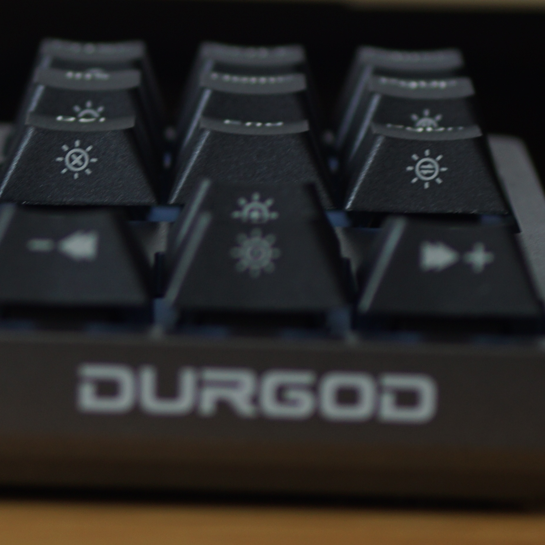 durgod杜伽k320机械键盘拆解,杜伽键盘k320什么轴好