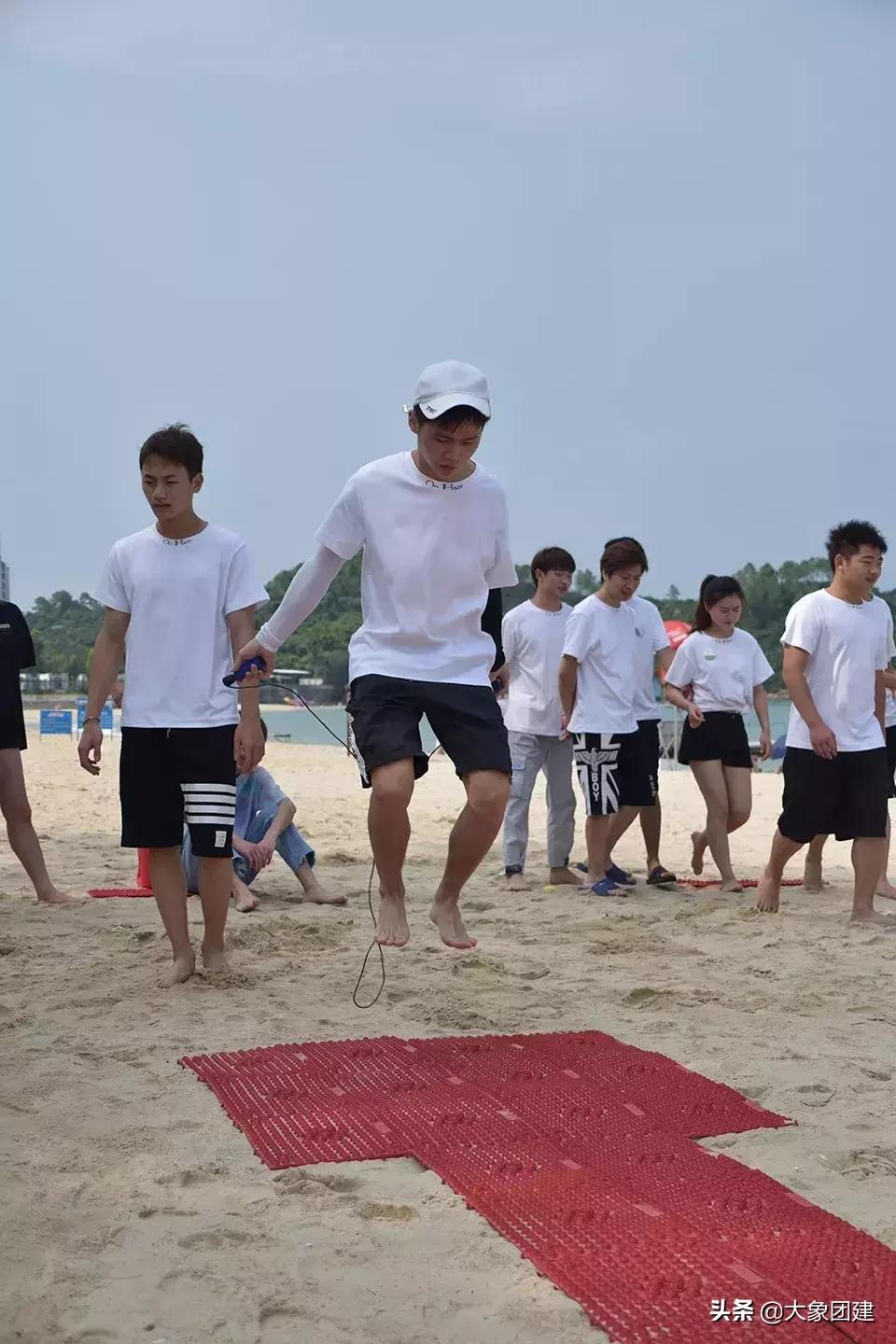 团建爬山玩法,团建摸石头过河玩法技巧