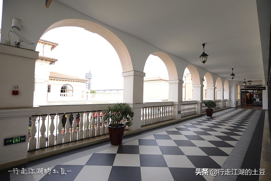 上海佛罗伦萨小镇，奥特莱斯世界名品购物中心，中国奢侈品领导者