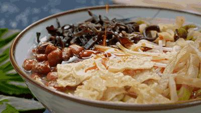 去柳州嗦一碗柳州螺蛳粉,正宗柳州特色美食螺蛳粉酸辣鲜香