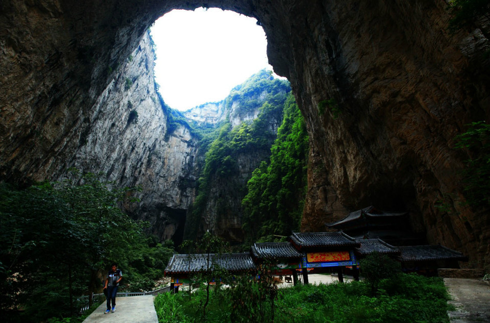 贵州织金县：一个织金洞，一道宫保鸡丁如何能够留住游客？