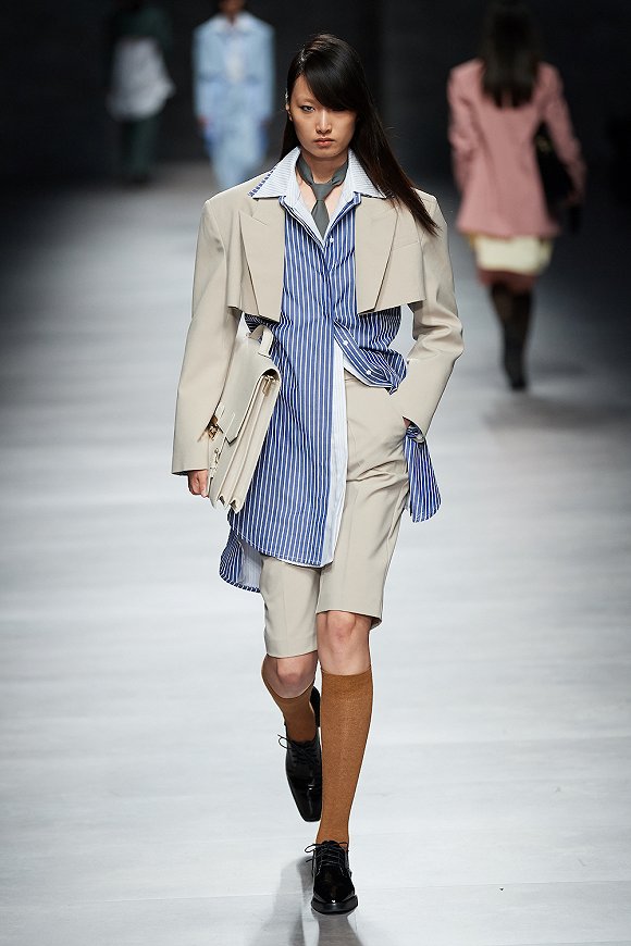 初入职场的女性对衣服的选择,职场应该穿什么衣服女生