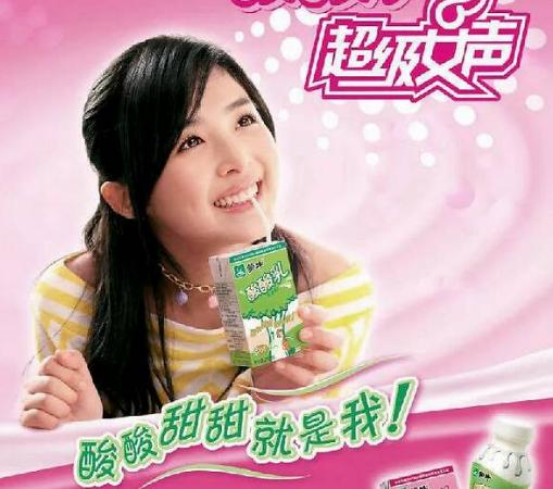 被迫成熟的张含韵，人缘好情商高，却不放大跟干爹刘德华的关系